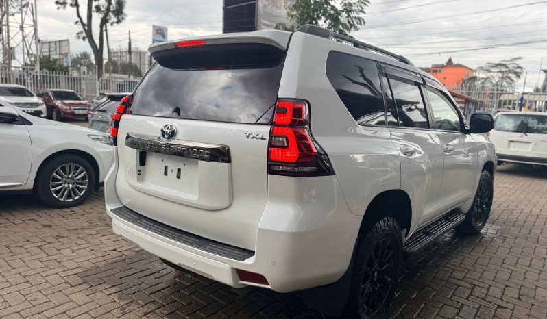 
								Toyota Land Cruiser Prado TXL full									