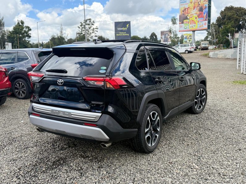 
								Toyota Rav4 adventure full									