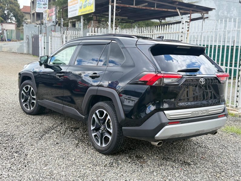 
								Toyota Rav4 adventure full									