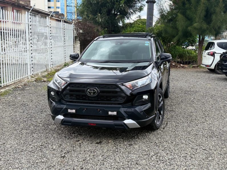 
								Toyota Rav4 adventure full									