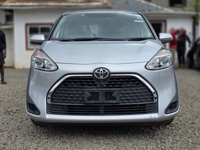 
								Toyota sienta full									