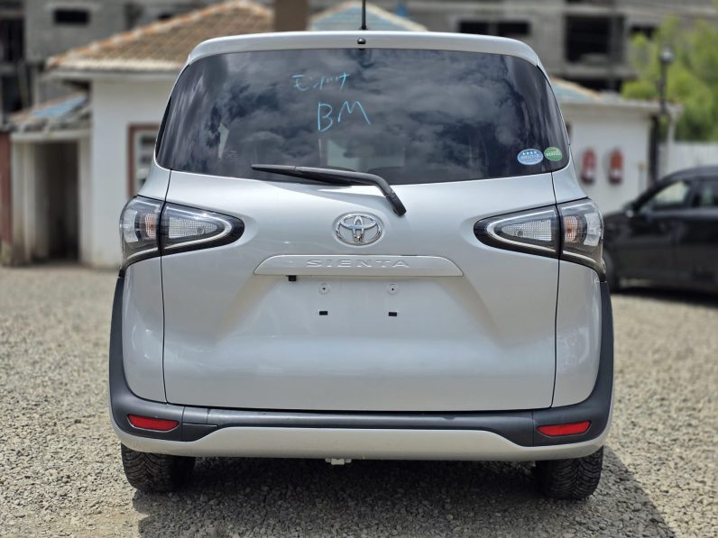 
								Toyota sienta full									