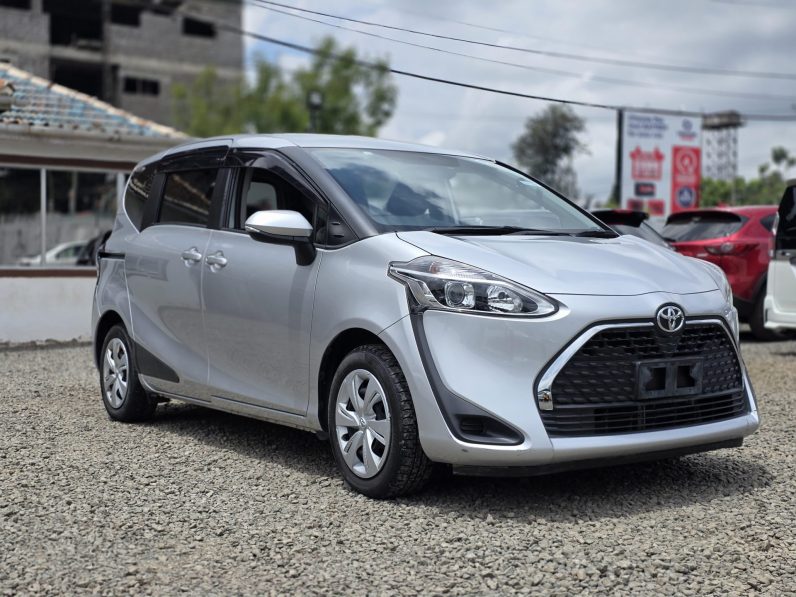 
								Toyota sienta full									