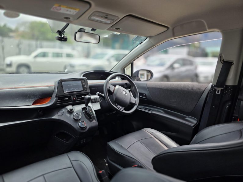 
								Toyota sienta full									