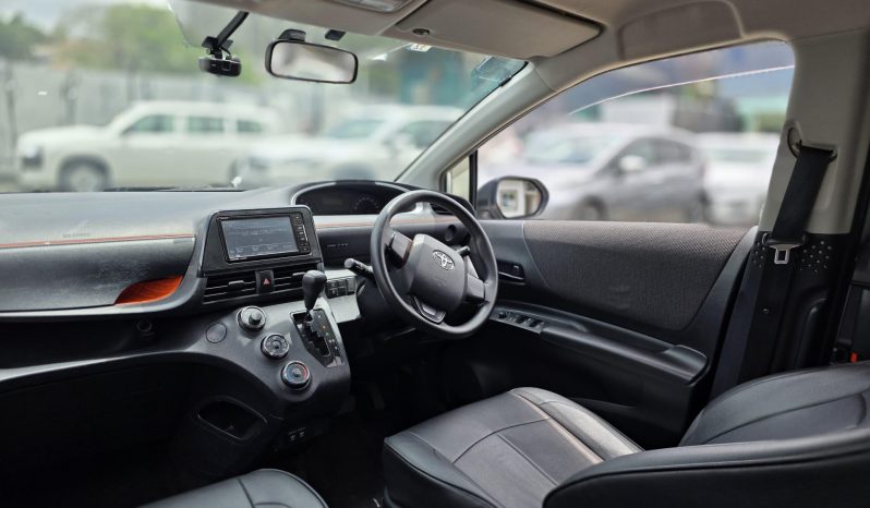 
								Toyota sienta full									