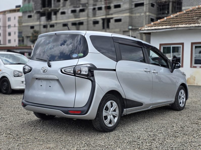 
								Toyota sienta full									