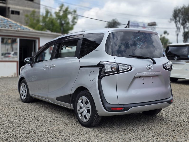 
								Toyota sienta full									