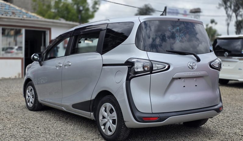 
								Toyota sienta full									