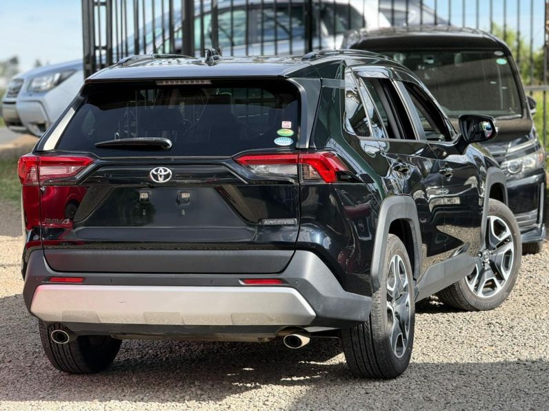 
								Toyota Rav4 adventure full									