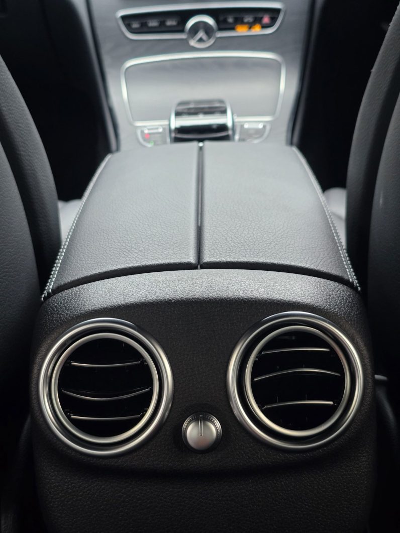 
								Mercedes-Benz C200 full									