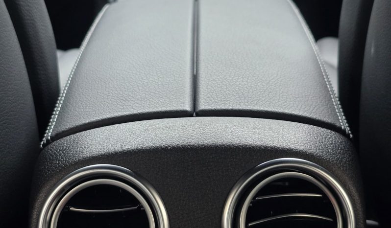 
								Mercedes-Benz C200 full									