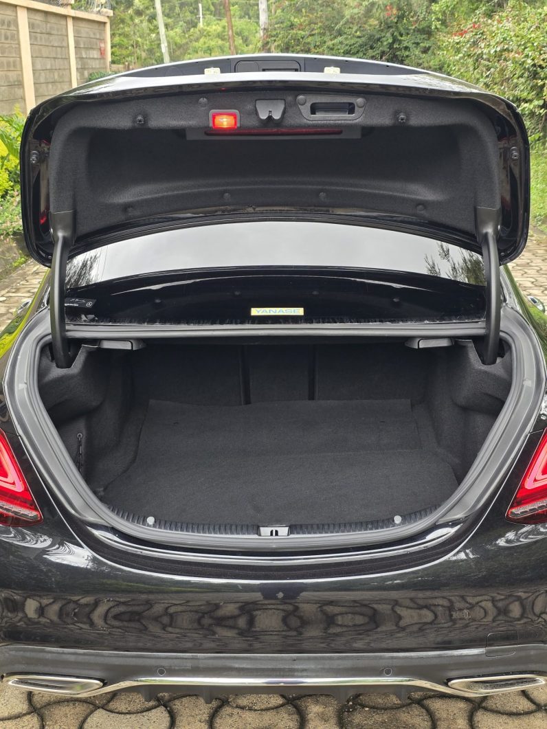 
								Mercedes-Benz C200 full									