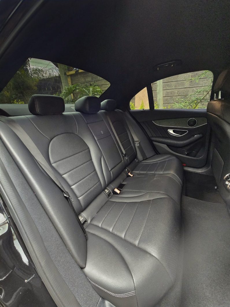 
								Mercedes-Benz C200 full									