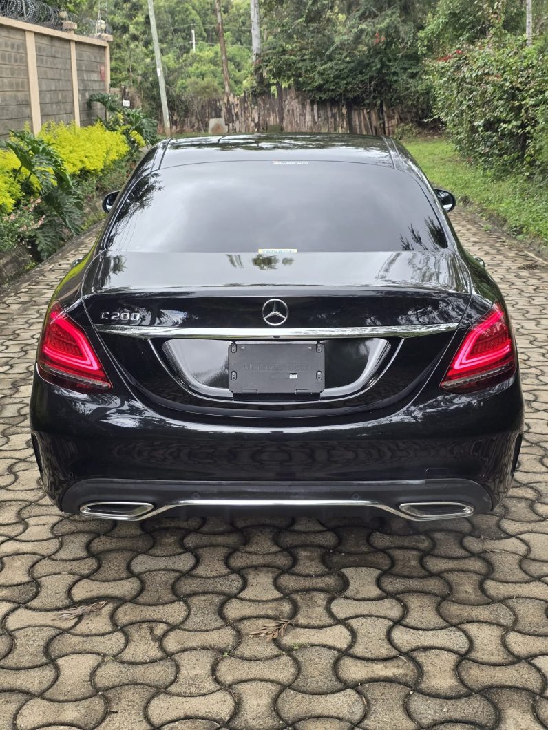 
								Mercedes-Benz C200 full									