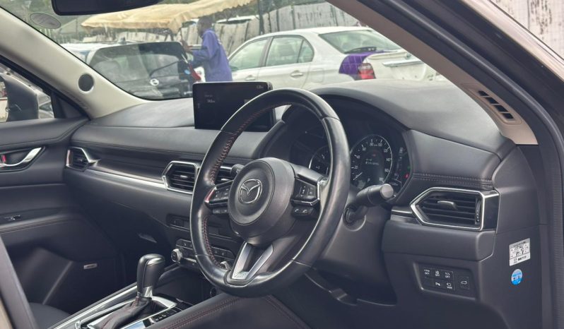 
								Mazda CX-5 full									