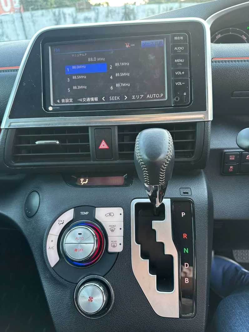 
								Toyota sienta full									