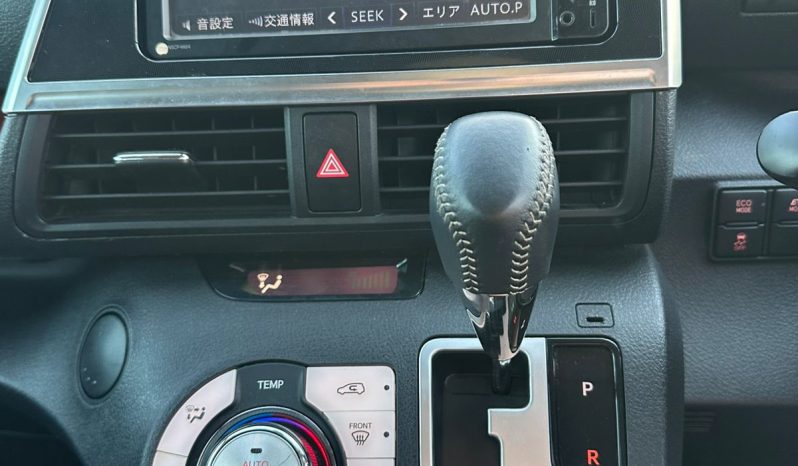 
								Toyota sienta full									