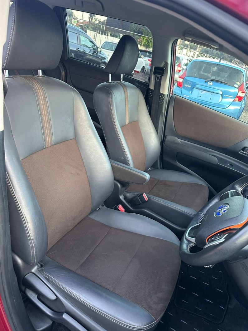 
								Toyota sienta full									