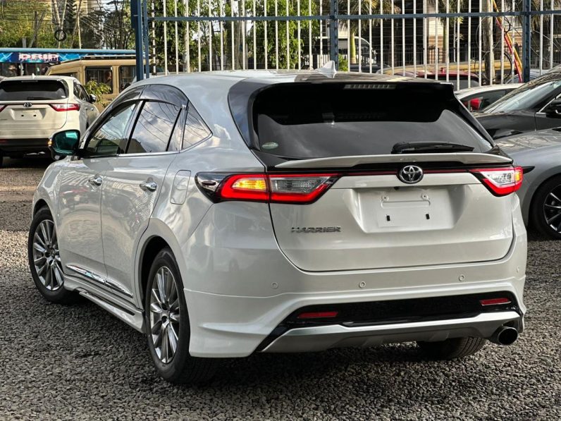 
								Toyota Harrier full									