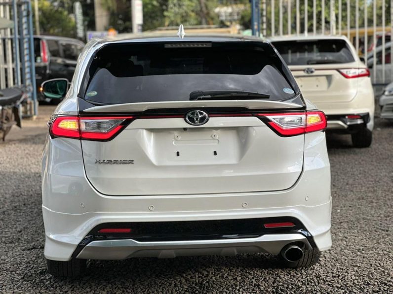 
								Toyota Harrier full									
