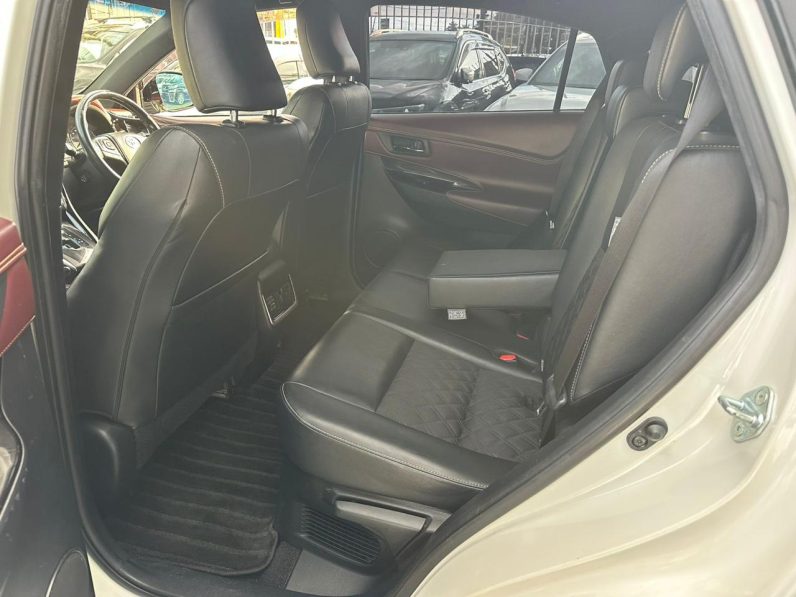 
								Toyota Harrier full									