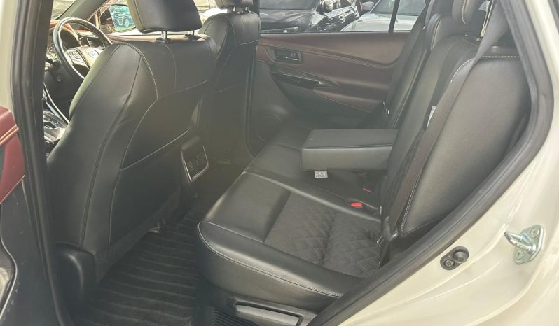 
								Toyota Harrier full									