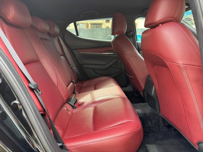 
								Mazda 3 full									