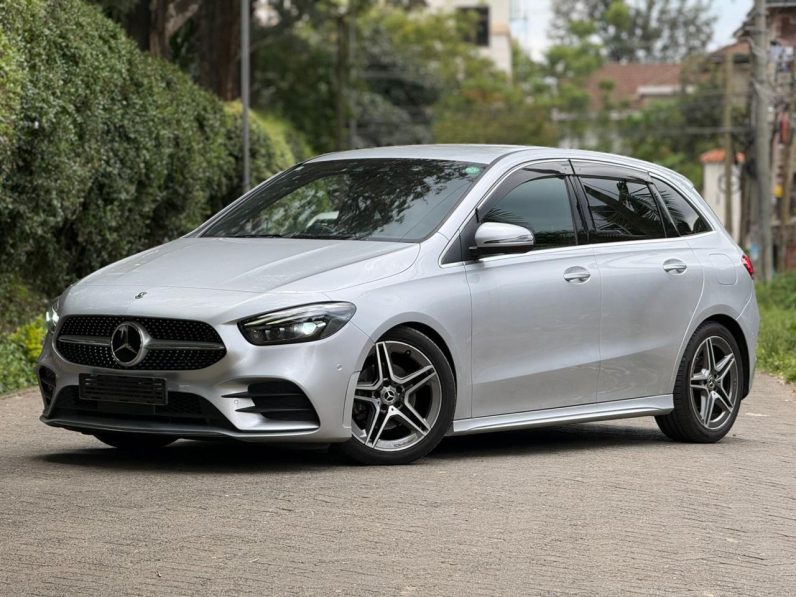 
								Mercedes Benz B180 full									
