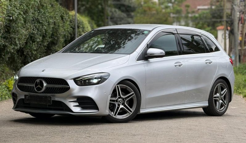 
								Mercedes Benz B180 full									