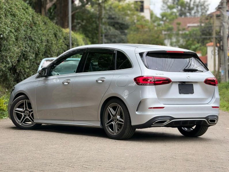 
								Mercedes Benz B180 full									
