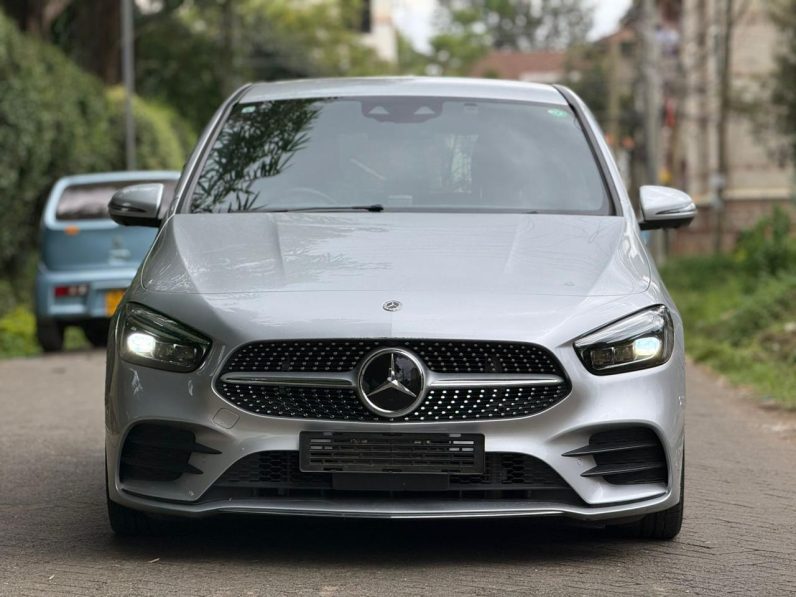 
								Mercedes Benz B180 full									