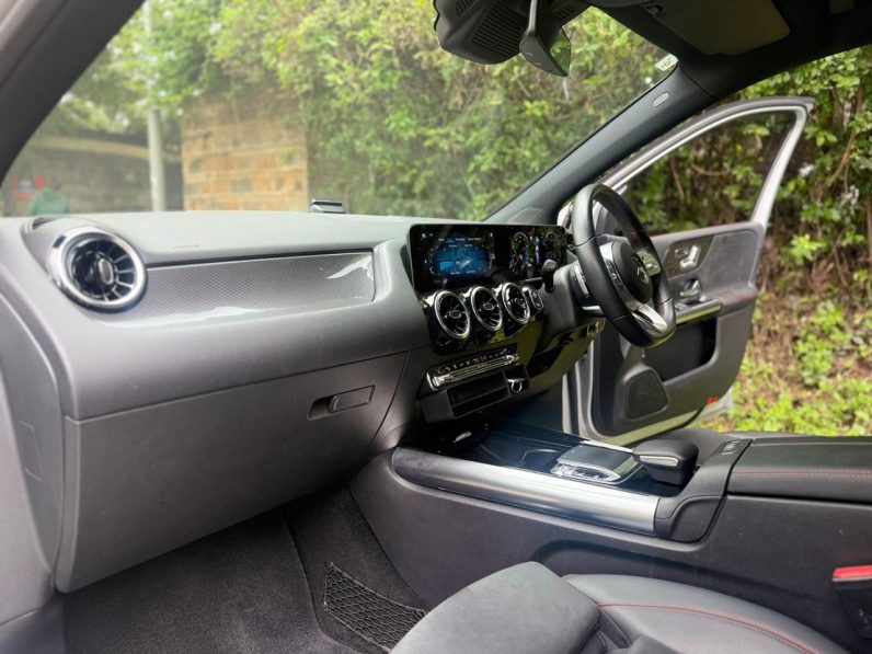 
								Mercedes Benz B180 full									