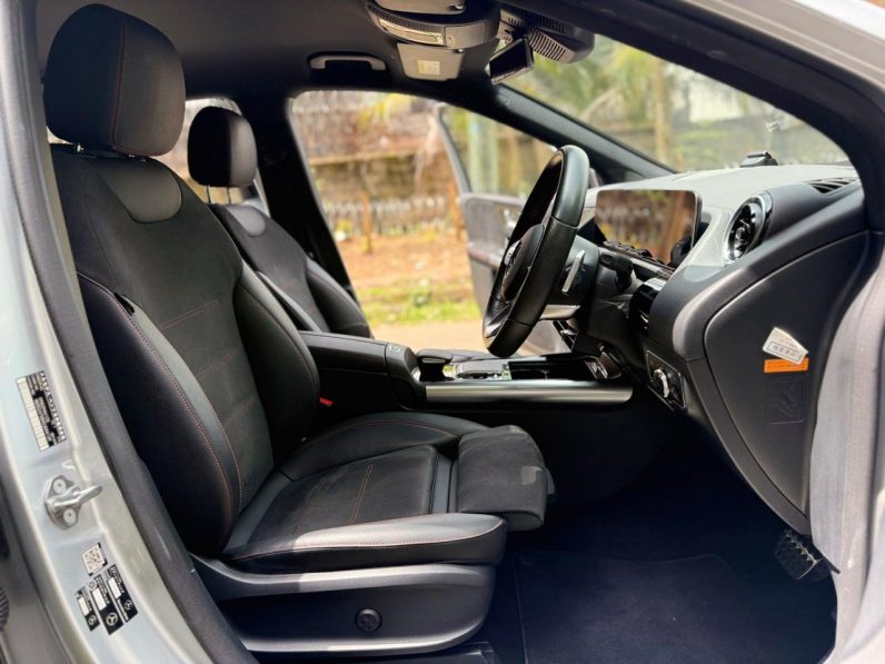 
								Mercedes Benz B180 full									
