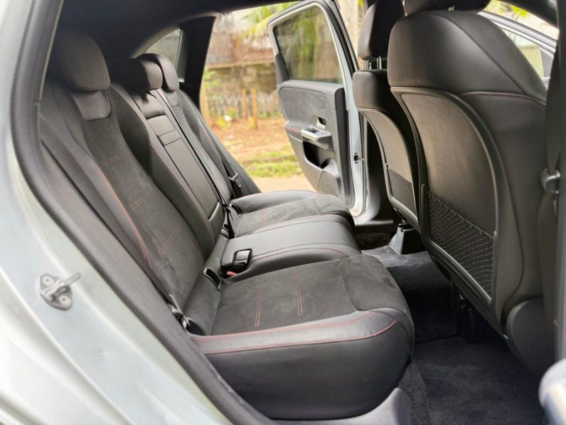 
								Mercedes Benz B180 full									