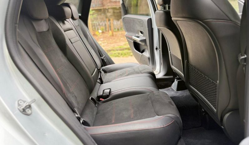 
								Mercedes Benz B180 full									