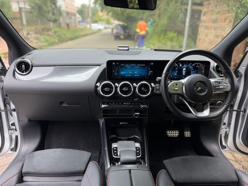 
								Mercedes Benz B180 full									