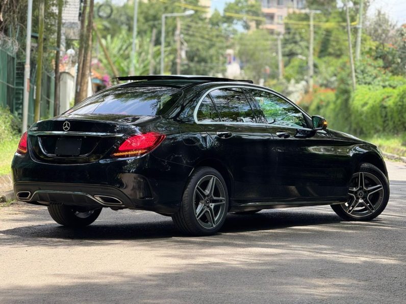 
								Mercedes-Benz C200 full									