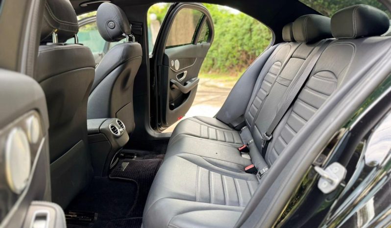 
								Mercedes-Benz C200 full									