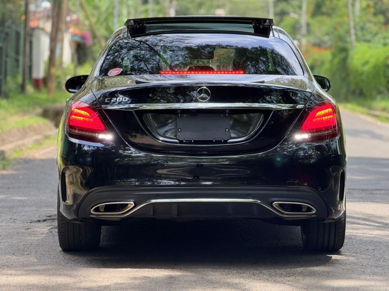 
								Mercedes-Benz C200 full									