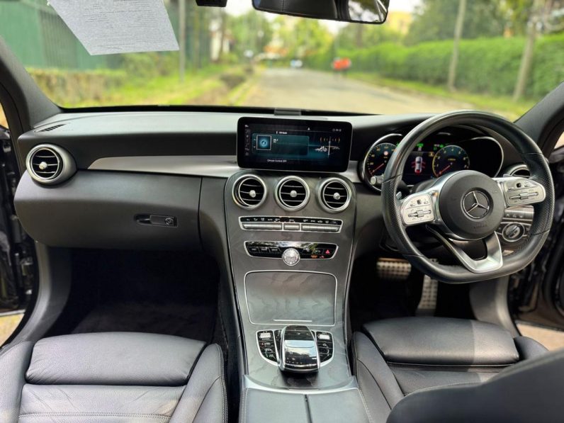 
								Mercedes-Benz C200 full									