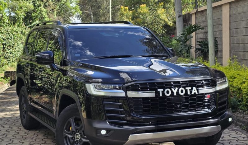 
								Toyota Land Cruiser 300 Series full									