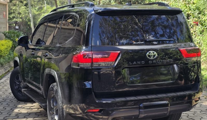 
								Toyota Land Cruiser 300 Series full									