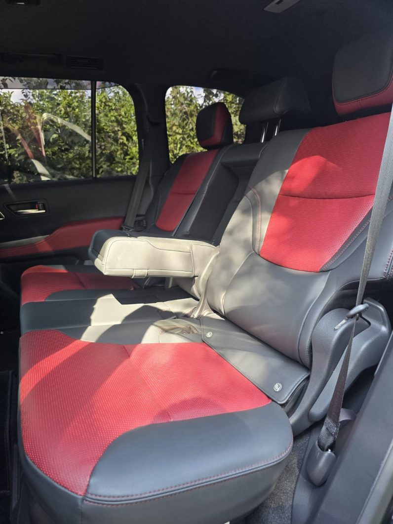 
								Toyota Land Cruiser 300 Series full									
