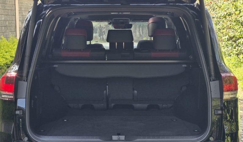 
								Toyota Land Cruiser 300 Series full									