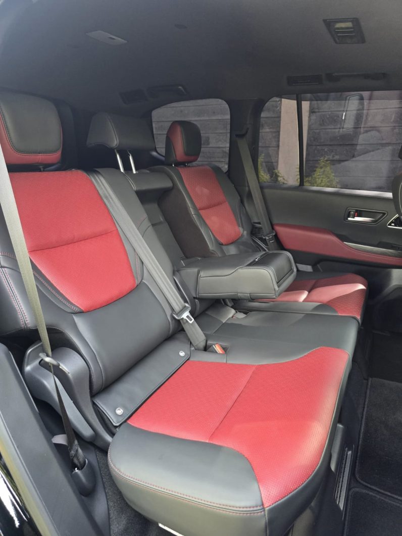 
								Toyota Land Cruiser 300 Series full									