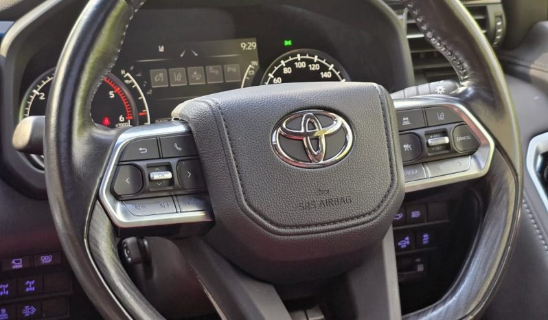 
								Toyota Land Cruiser 300 Series full									