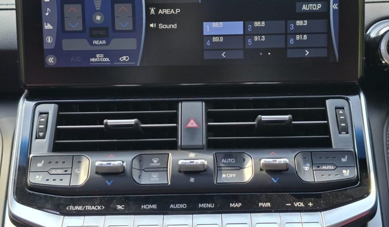 
								Toyota Land Cruiser 300 Series full									