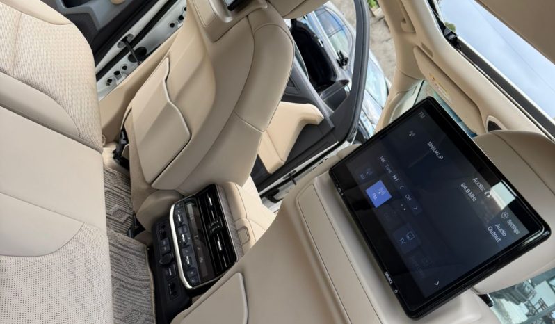 
								Toyota Land Cruiser  LC300 ZX full									