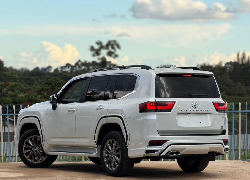 
								Toyota Land Cruiser  LC300 ZX full									
