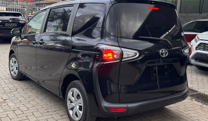 
								Toyota Sienta full									